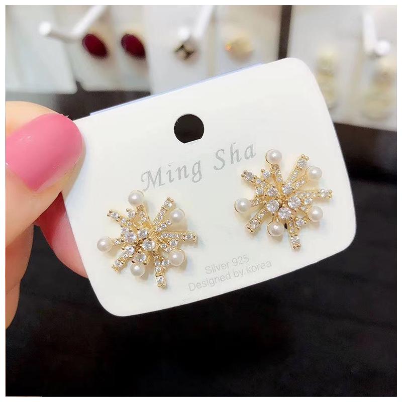 2020 new wave earrings female snowflake pearl earrings 925 needle net red exposed design sense personalized
2020 new wave earrings female snowflake pearl earrings 925 needle net red exposed design sense personalized
