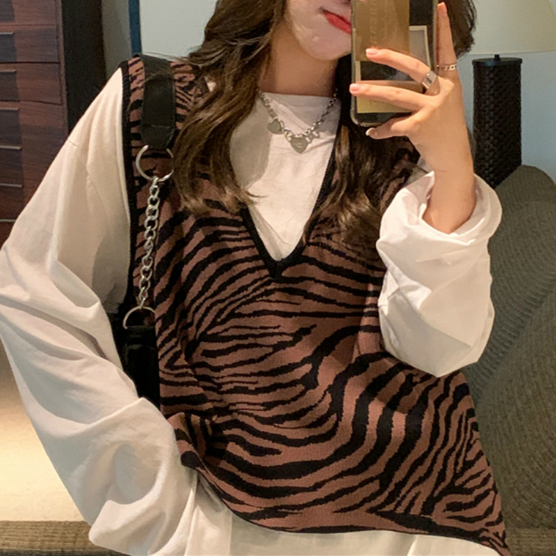 Zebra-Stripe Sweater Vest Women's Short Style Loose Autumn New Korean Style V-neck Sleeveless Sweater 201023