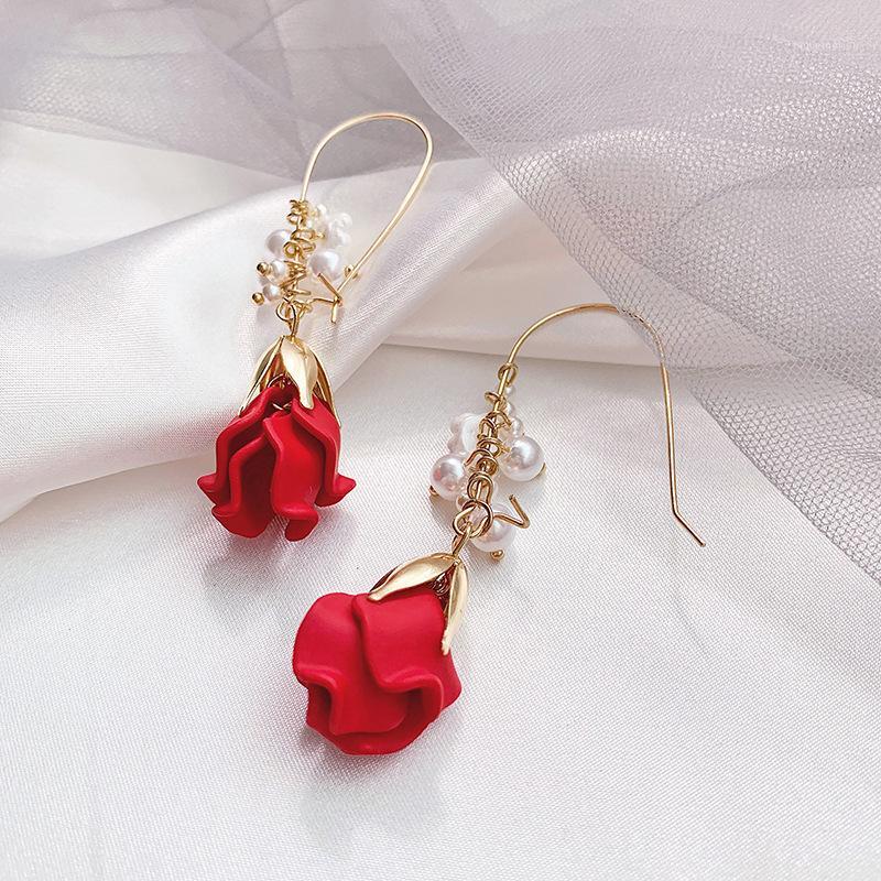 2020 Korea Hot Fashion Jewelry New Design Sweet Romantic Red Rose Earrings Elegant Pearl Wreath Earrings for women gift1
2020 Korea Hot Fashion Jewelry New Design Sweet Romantic Red Rose Earrings Elegant Pearl Wreath Earrings for women gift1