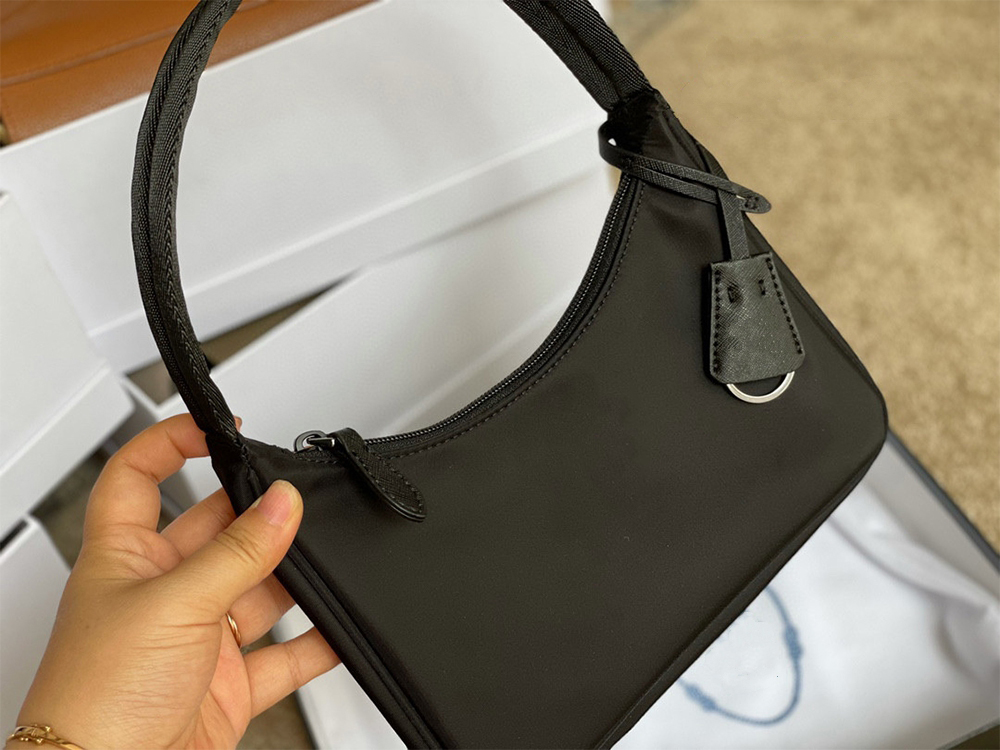 Women 2023 Designer Shoulder Bag Hobo Handbags Baguette Nylon Lady Luxurys High Quality Multiple Colors Fashion Tote Purse, White
Women 2023 Designer Shoulder Bag Hobo Handbags Baguette Nylon Lady Luxurys High Quality Multiple Colors Fashion Tote Purse, White