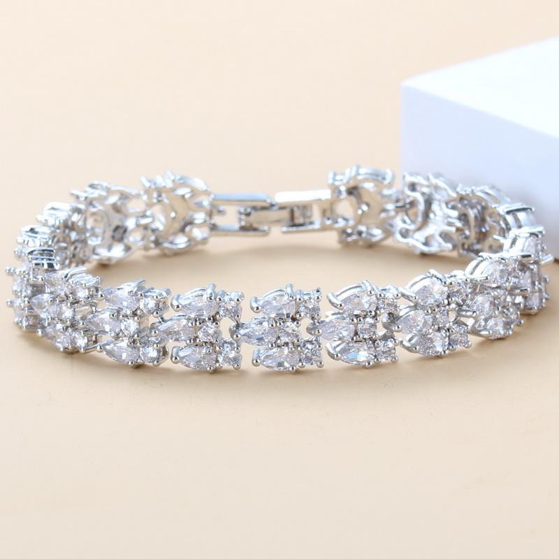 A Brillant White Zircon Silver Color Link Bracelet Party Fashion Wedding Jewelry For Women Free Jewelry Box B411
A Brillant White Zircon Silver Color Link Bracelet Party Fashion Wedding Jewelry For Women Free Jewelry Box B411