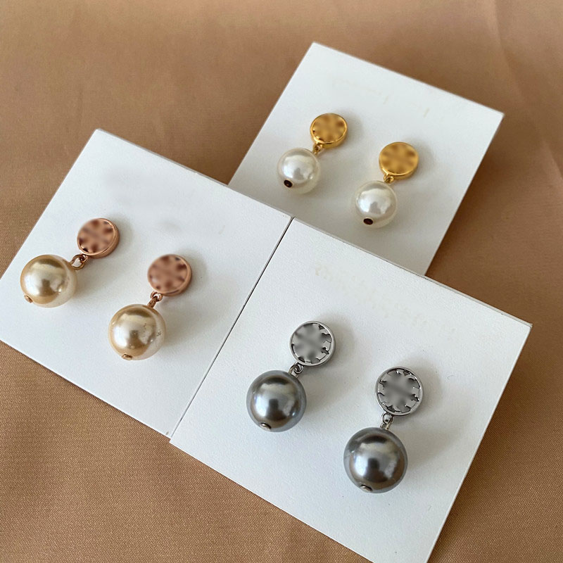 New Real 18K Gold Plated 3Colors Pearl Stud Dorp Charm Drop Earrings Popular Brand Hot Sale Letter earrings
New Real 18K Gold Plated 3Colors Pearl Stud Dorp Charm Drop Earrings Popular Brand Hot Sale Letter earrings