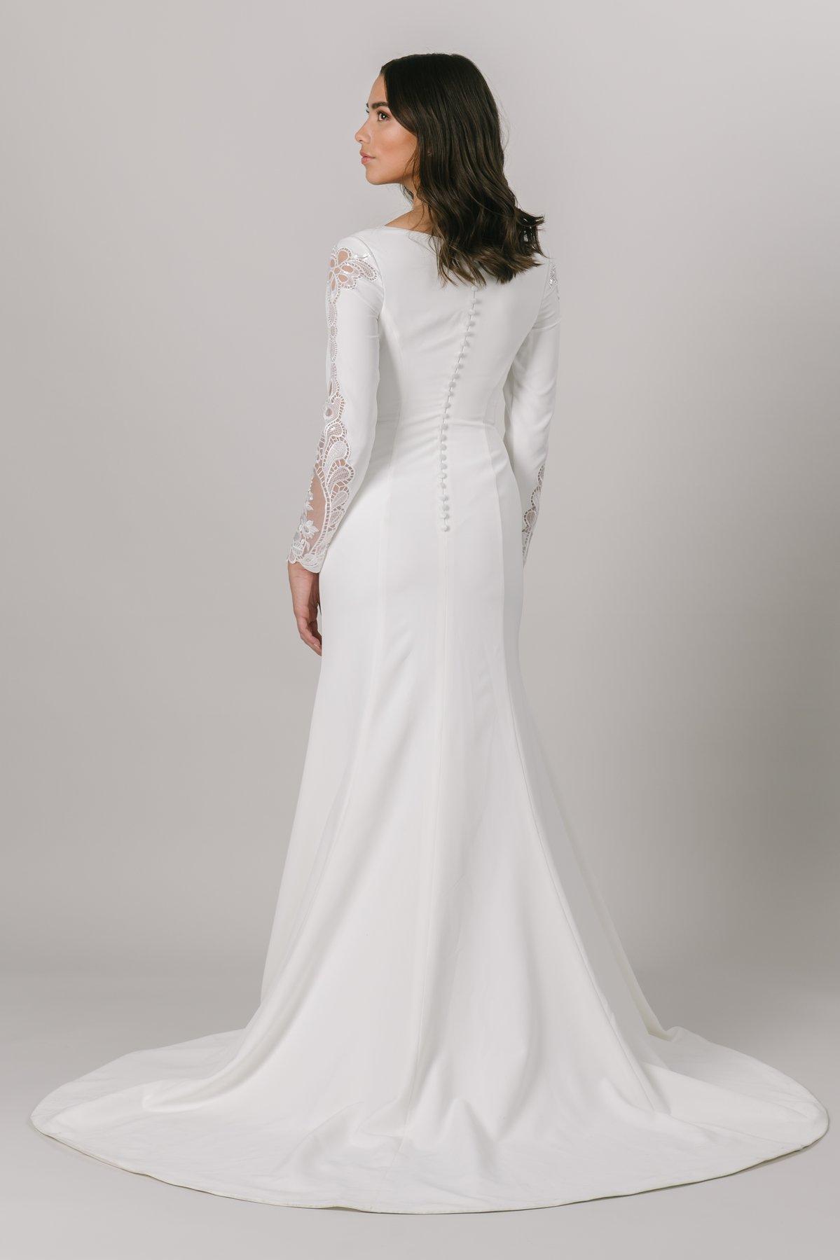 Simple Mermaid Crepe Modest Wedding Dresses With Long Sleeves V Neck Buttons Back Mermaid boho country Bridal Gowns LDS Bride Dress