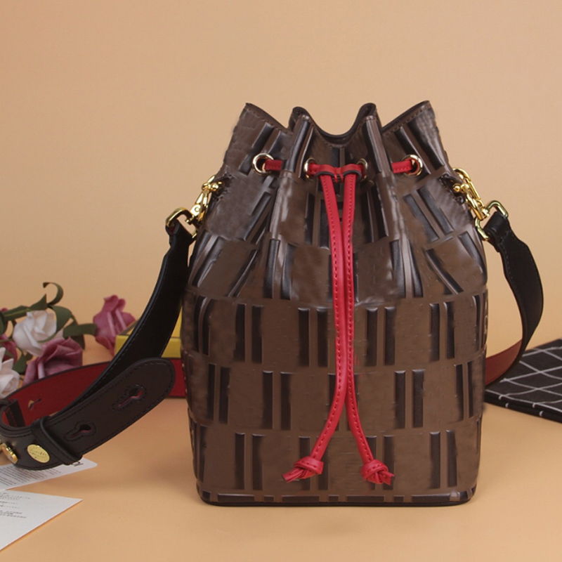 Top Quality Crossbody Bucket Bag Fashion Letter Embossed Leather Handbag Purse Women Drawstring Shoulder Bag Detachable Strap Large Capacity, Just box
Top Quality Crossbody Bucket Bag Fashion Letter Embossed Leather Handbag Purse Women Drawstring Shoulder Bag Detachable Strap Large Capacity, Just box