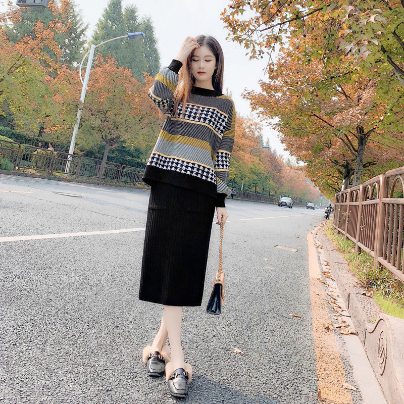 2021 New Female onset autumn crew neck impression down sweater medium length skirt suit set of two pieces RTAR, Two piece skirt and
2021 New Female onset autumn crew neck impression down sweater medium length skirt suit set of two pieces RTAR, Two piece skirt and