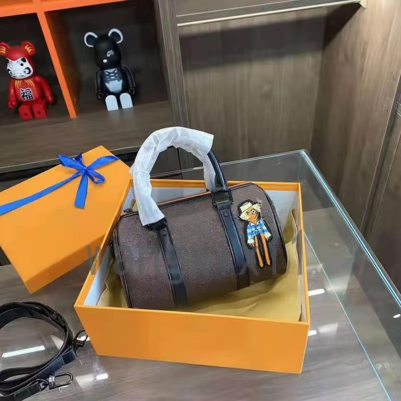 2021 high quality brand new women's handbag, diagonal bag and wallet, with high quality materials for small ticket delivery, No bags
2021 high quality brand new women's handbag, diagonal bag and wallet, with high quality materials for small ticket delivery, No bags