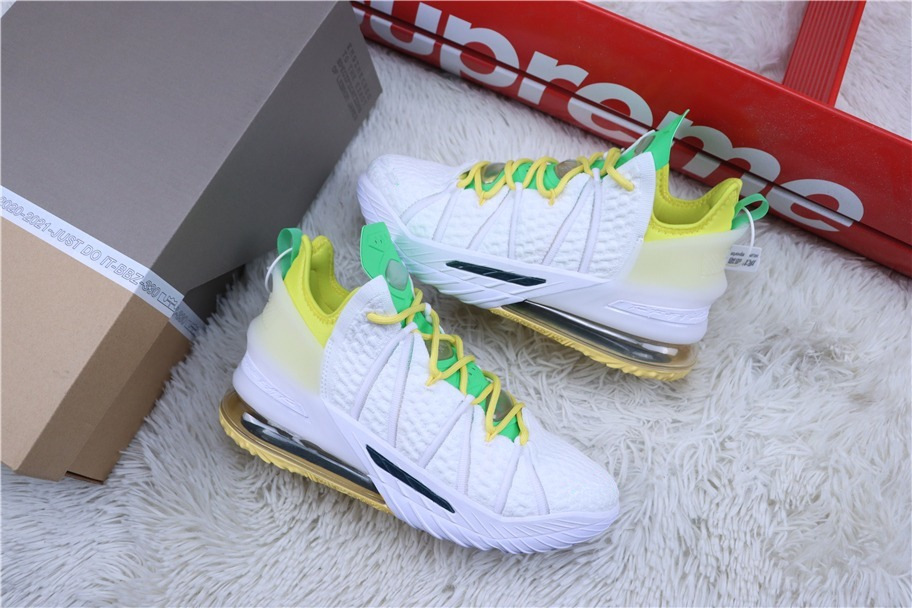 LeBron 17Future James 17th generation signature combat boots indoor combat high-top sports flying shoes #CQ9283-005 James Series Sneakers, Black
LeBron 17Future James 17th generation signature combat boots indoor combat high-top sports flying shoes #CQ9283-005 James Series Sneakers, Black