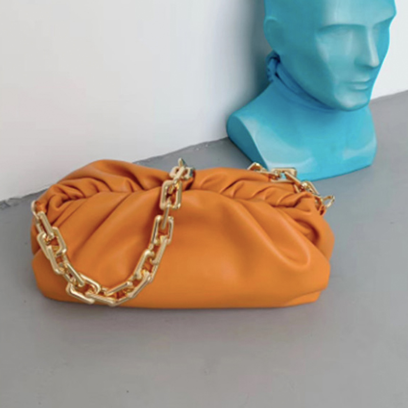Leather Shoulder Handbags White Famous Designer Brand Soft Leather Ladies Pouch Bag With Big Metal Chain Luxurys Designers Bags Handbag, Only box without bag
Leather Shoulder Handbags White Famous Designer Brand Soft Leather Ladies Pouch Bag With Big Metal Chain Luxurys Designers Bags Handbag, Only box without bag
