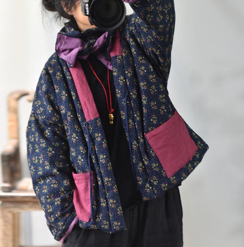 Women Parkas Warm V neck Pockets Contrast Color Print Floral Vintage Original Lace-up Buckle Cotton-Padded Winter Women Coat
Women Parkas Warm V neck Pockets Contrast Color Print Floral Vintage Original Lace-up Buckle Cotton-Padded Winter Women Coat