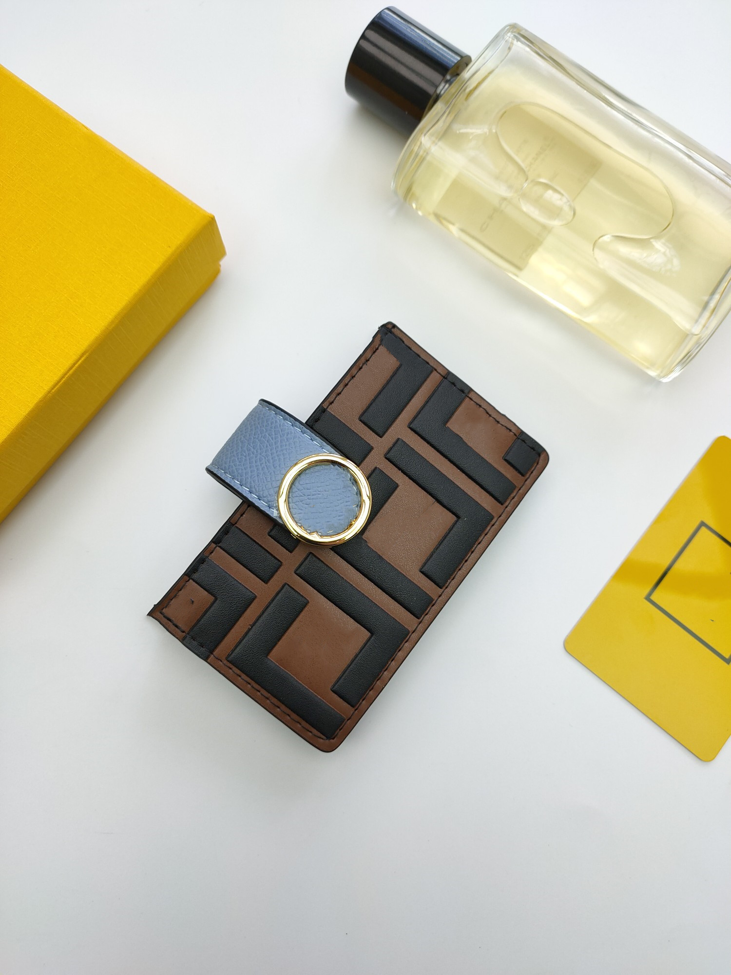 High-quality Fashion Unisex Sheepskin Card Bag Trend of The Same Saddle Style Card Holder Leather Simple Classic Wallet, Black + letter f
High-quality Fashion Unisex Sheepskin Card Bag Trend of The Same Saddle Style Card Holder Leather Simple Classic Wallet, Black + letter f