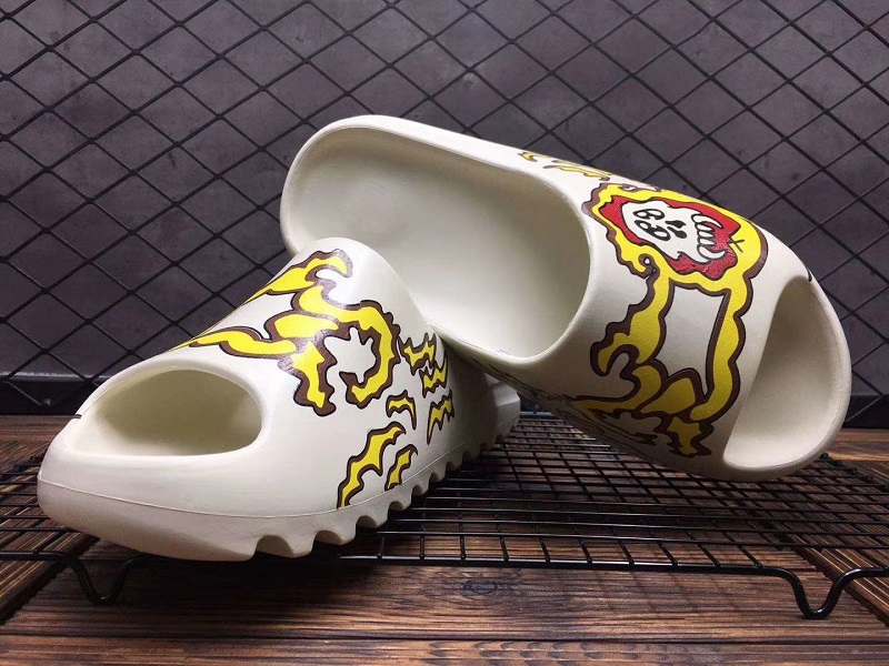 Hot Sale-2020 Earth Brown kanye west slides Foam Runner triple white black bone women mens classic sandals slides platform outdoor slippers, 2.
Hot Sale-2020 Earth Brown kanye west slides Foam Runner triple white black bone women mens classic sandals slides platform outdoor slippers, 2.