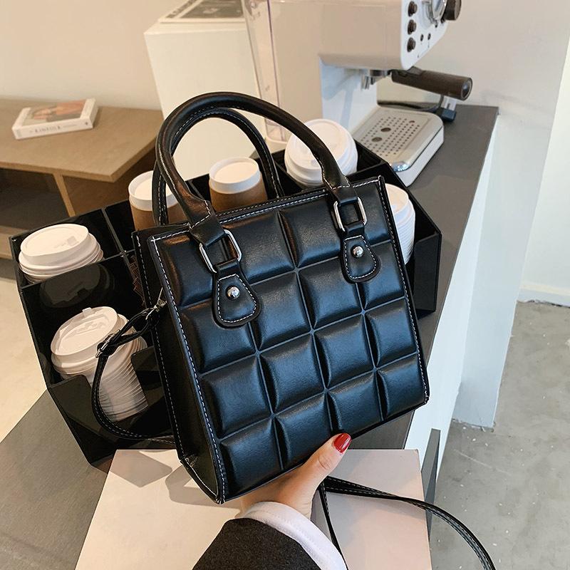 Textured Women's Small Bags 2021 Spring New Fashion Embroidered Thread Shoulder Messenger Wild Black Portable Small Square Bag
Textured Women's Small Bags 2021 Spring New Fashion Embroidered Thread Shoulder Messenger Wild Black Portable Small Square Bag