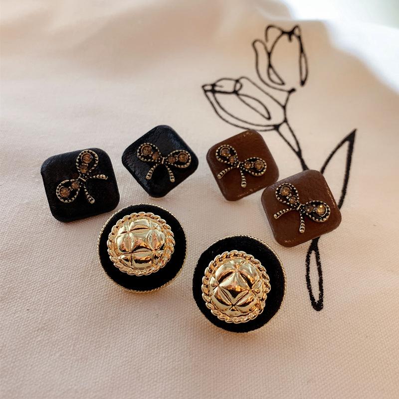New Korean Simple Geometric Scrub Round knot Face Matte Metal Gold Stud Earrings Gifts for Women Girl Party Jewelry
New Korean Simple Geometric Scrub Round knot Face Matte Metal Gold Stud Earrings Gifts for Women Girl Party Jewelry