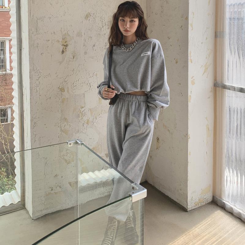 2021 autumn all-match streetwear fashion round-neck sweatshirt + elastic waist wide leg pants gray two piece set V921, White
2021 autumn all-match streetwear fashion round-neck sweatshirt + elastic waist wide leg pants gray two piece set V921, White