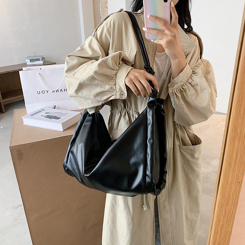 Casual Large Capacity Tote Bags Fashion Woven Strap Lady Shoulder Bags Designer Crossbody Bag Luxury Female Big Purses 2021, Black
Casual Large Capacity Tote Bags Fashion Woven Strap Lady Shoulder Bags Designer Crossbody Bag Luxury Female Big Purses 2021, Black
