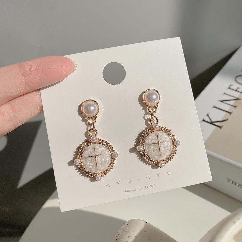 Stud Europe And The United States Restore Ancient Ways Gentle Pearl S925 Silver Needle Earrings Temperament Joker Crucifix D
Stud Europe And The United States Restore Ancient Ways Gentle Pearl S925 Silver Needle Earrings Temperament Joker Crucifix D