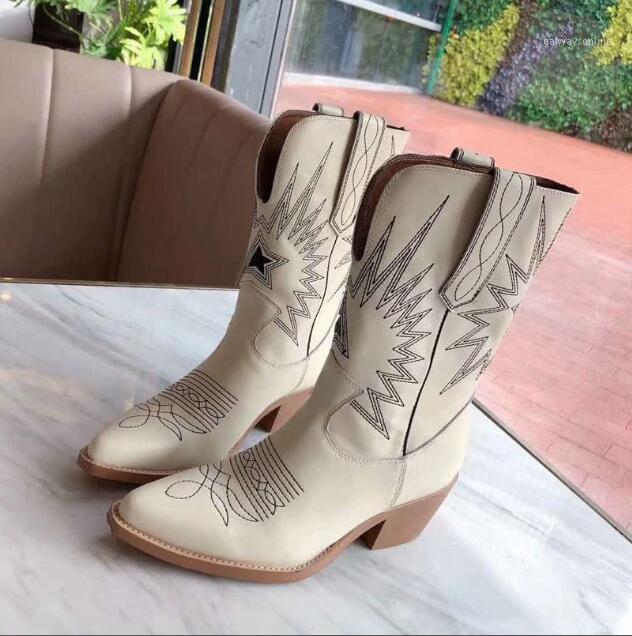 new fashion 3D Electric embroidery woman 4.5CM low heel short boots real leather pointed toe chunky low heel woman boots1, As photo
new fashion 3D Electric embroidery woman 4.5CM low heel short boots real leather pointed toe chunky low heel woman boots1, As photo