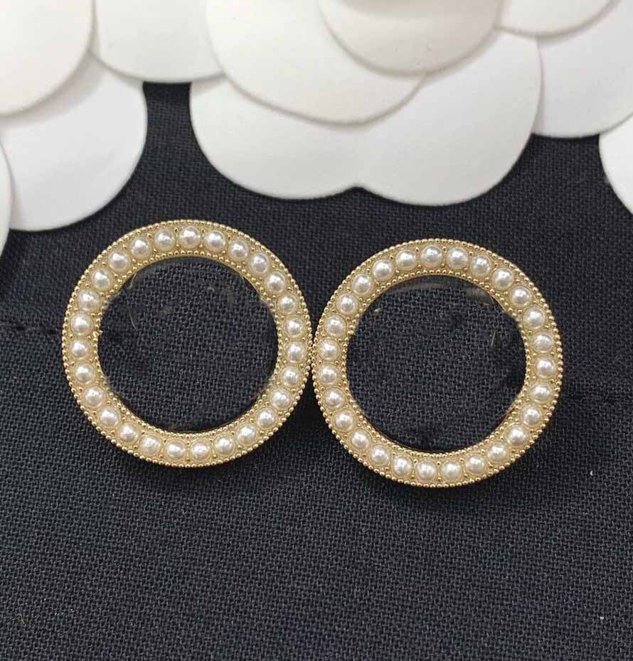 2021 Hot sale Top quality round shape with pearl for women stud earring free shipping with box PS3681
2021 Hot sale Top quality round shape with pearl for women stud earring free shipping with box PS3681