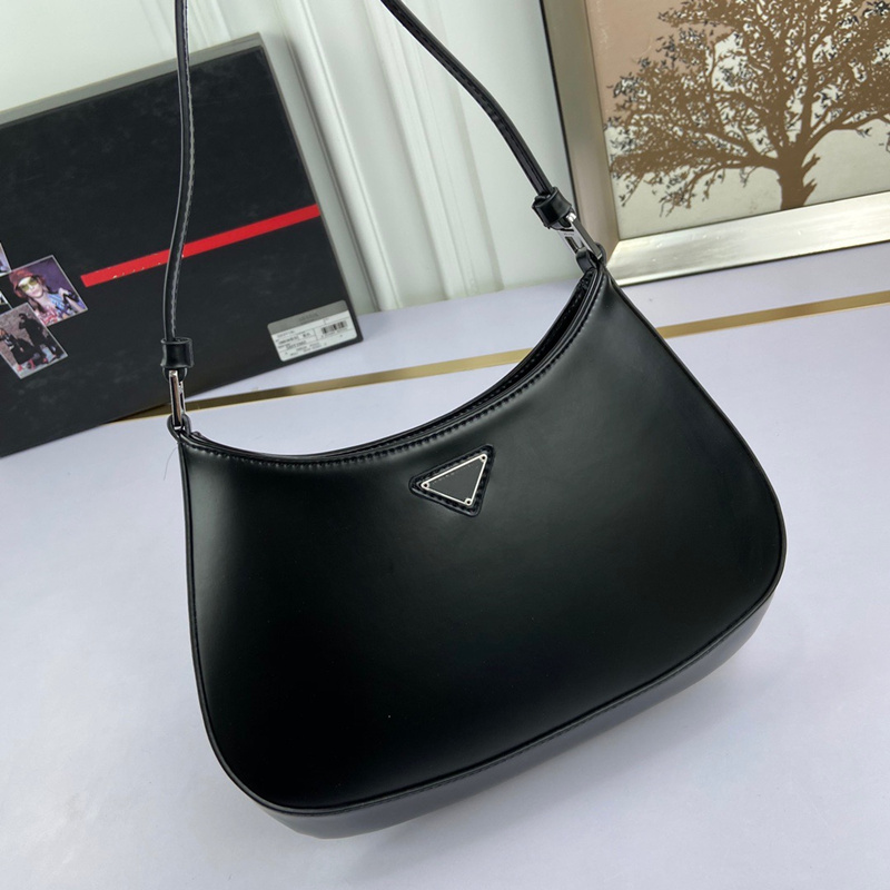 High quality ladies shoulder bags wallet patent leather handbag vintage original metal on Flap Medieval Underarm Bag Crossbody
High quality ladies shoulder bags wallet patent leather handbag vintage original metal on Flap Medieval Underarm Bag Crossbody
