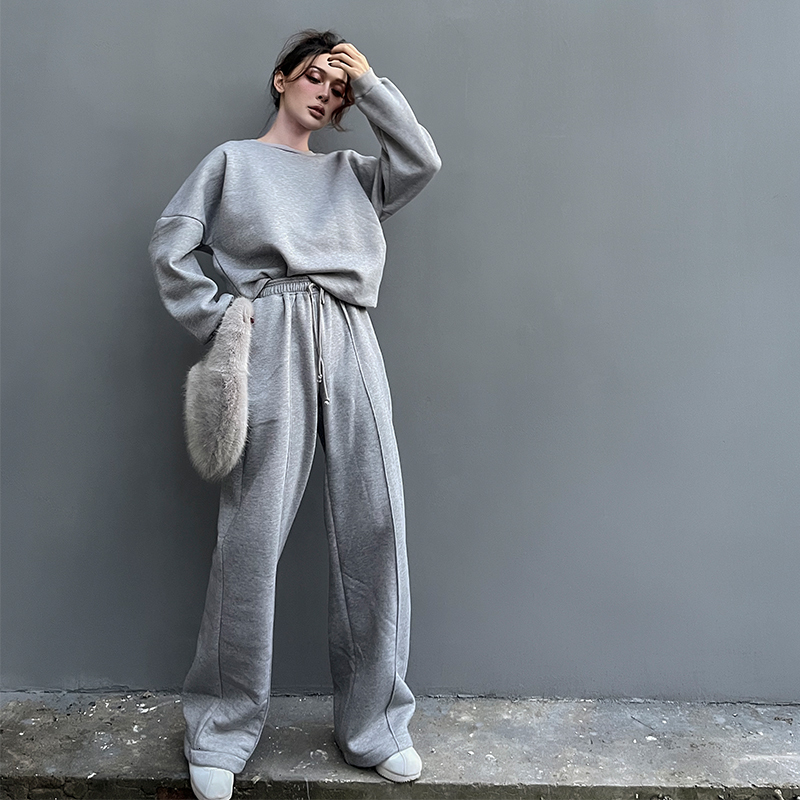2021 New Autumn Comfortable Long-sleeve Sweater Loops Cool Legged Pants Girl 2 Piece Feminine Ensemble Casual Outfits LEEU, Gray.
2021 New Autumn Comfortable Long-sleeve Sweater Loops Cool Legged Pants Girl 2 Piece Feminine Ensemble Casual Outfits LEEU, Gray.