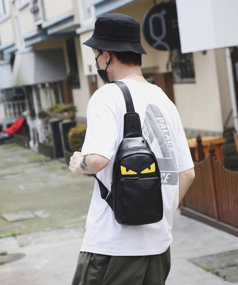 2021 fashion designer crossbody bags women men Luxury shoulder bag Little Monster big eyes messenger Boy Cross Body mens chest bags GhG8#, No.1 black
2021 fashion designer crossbody bags women men Luxury shoulder bag Little Monster big eyes messenger Boy Cross Body mens chest bags GhG8#, No.1 black