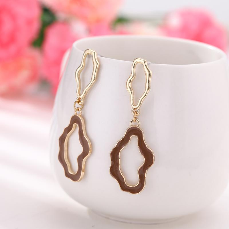 2021 Fashion Hoop Earrings Trendy Gold Color Geometric Big Round Circle Earrings For Women Fashion Large Hollow Jewelry
2021 Fashion Hoop Earrings Trendy Gold Color Geometric Big Round Circle Earrings For Women Fashion Large Hollow Jewelry