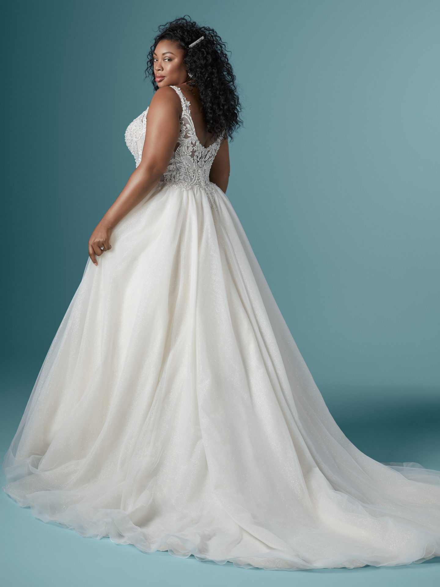 Plus Size Charming Beaded Lace Wedding Dresses V Neck A Line Sequined Backless Bridal Gowns Sweep Train Tulle Robe De Marie