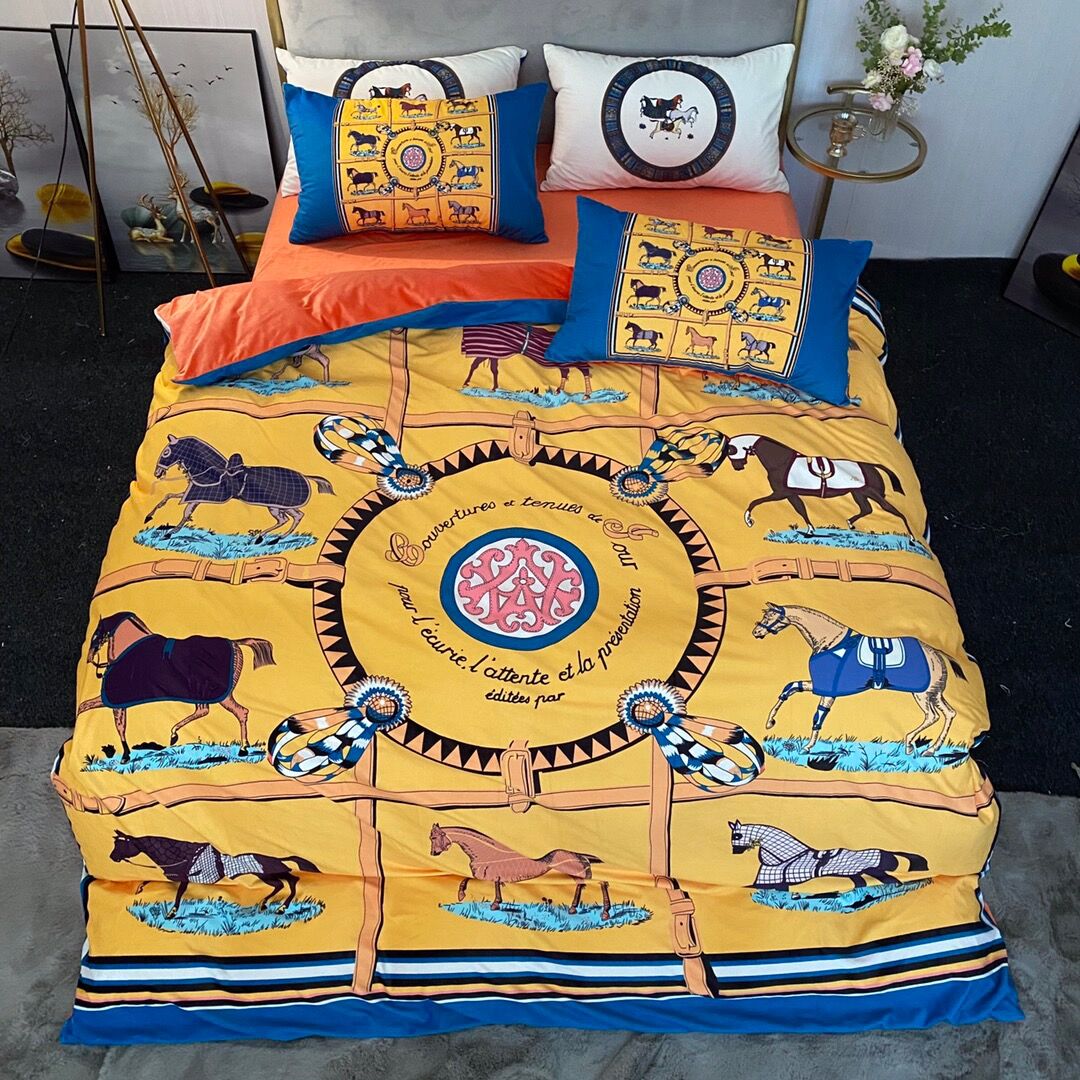 New designer bedding sets cover velvet size designer bedding 4 pcs set pillow cases horse print luxury bedding sets home decoration, Same as pic
New designer bedding sets cover velvet size designer bedding 4 pcs set pillow cases horse print luxury bedding sets home decoration, Same as pic