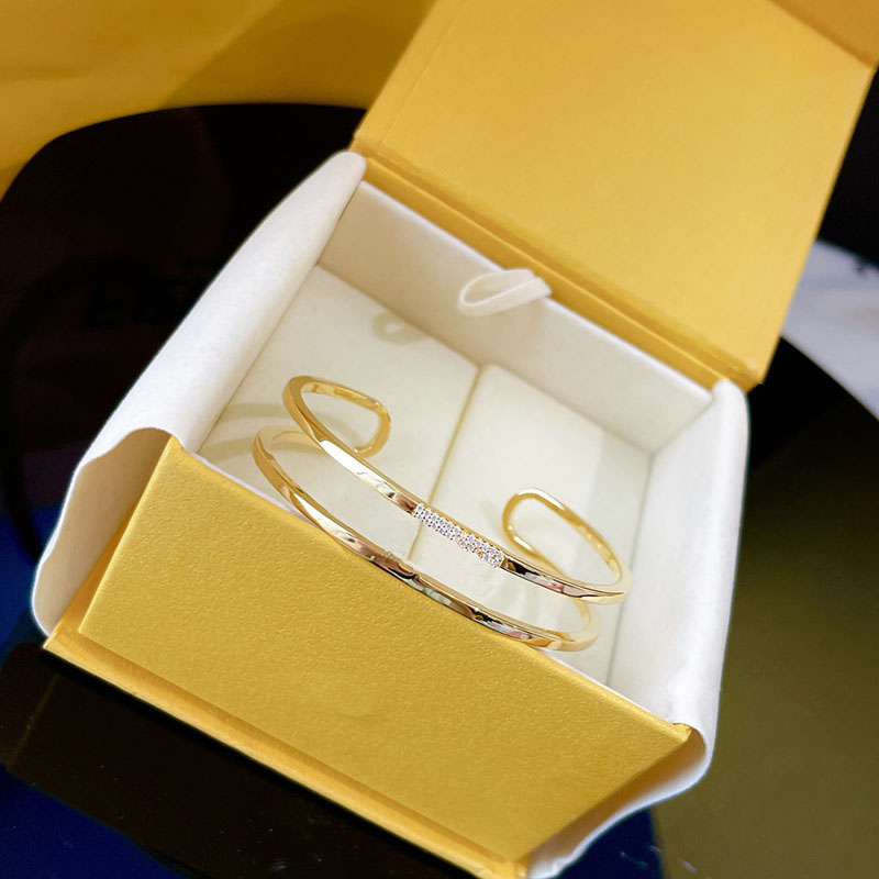 Fashion Love Bracelets High Quality Bracelets Designers Holiday Gifts Men's Women's Bracelets 2022temperament bracelet
Fashion Love Bracelets High Quality Bracelets Designers Holiday Gifts Men's Women's Bracelets 2022temperament bracelet