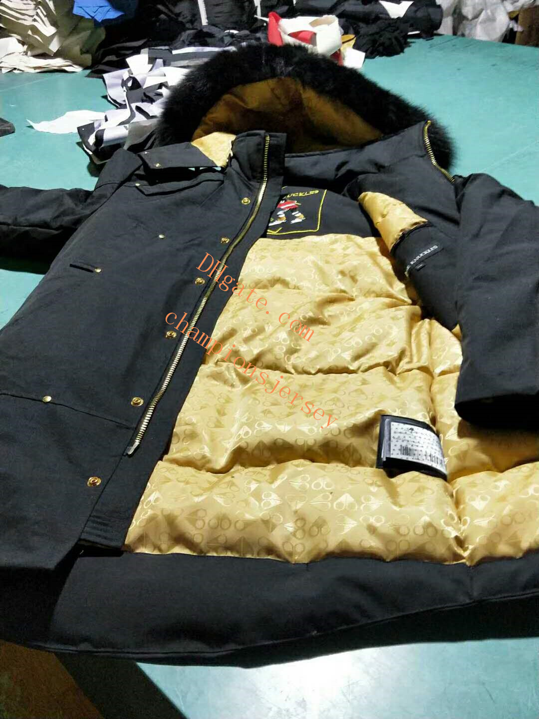 f19 Men's Stag Lake long Parkas hooded with real fox fur collar gold mouse printing inside, Black
f19 Men's Stag Lake long Parkas hooded with real fox fur collar gold mouse printing inside, Black