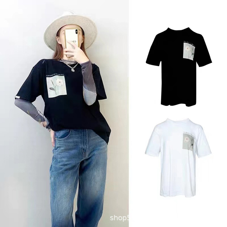 In early spring of 2021, the new KIMHEKIM small flower print pattern round neck loose solid color Korean short-sleeved T-shirt female, White
In early spring of 2021, the new KIMHEKIM small flower print pattern round neck loose solid color Korean short-sleeved T-shirt female, White