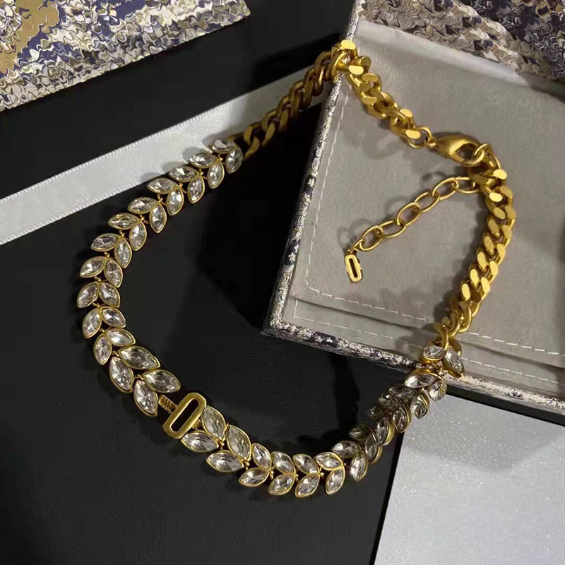 Luxurys Jewellery Retro Choker Women Fashion Wheat Pattern Designers Necklace High Quality Diamond Inlaid Clavicle Chain Women's Necklaces
Luxurys Jewellery Retro Choker Women Fashion Wheat Pattern Designers Necklace High Quality Diamond Inlaid Clavicle Chain Women's Necklaces