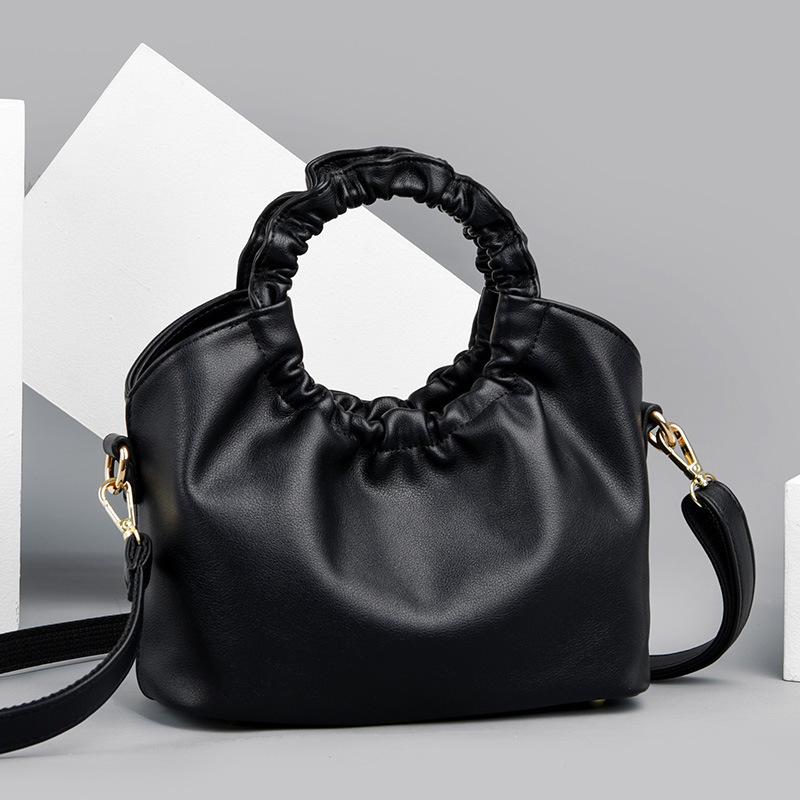 Women's bag new soft leather One Shoulder Messenger Bag fashion trend handbag, Black
Women's bag new soft leather One Shoulder Messenger Bag fashion trend handbag, Black