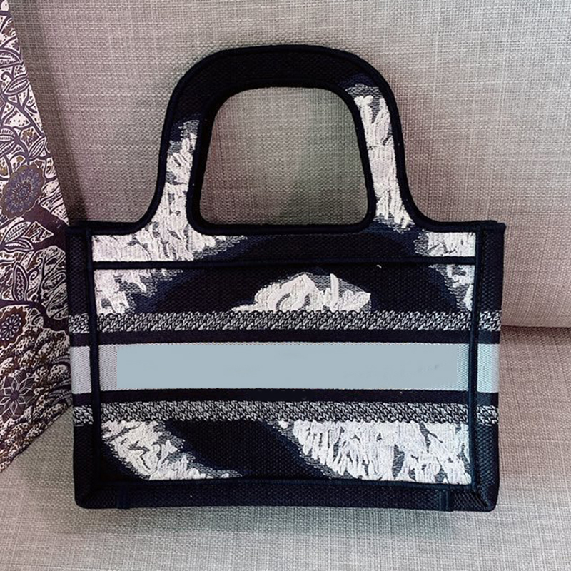 Women's embroidered shiny shoulder bag feminine purse luxury blue cowboy ladies'bags VN8R, 22.5-24-8cm
Women's embroidered shiny shoulder bag feminine purse luxury blue cowboy ladies'bags VN8R, 22.5-24-8cm