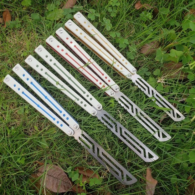 White Nautilus Butterfly in Knife trainer knife White Channel aluminum+G10 Handle 440 blade Bushing system tactical folding Edc knife
White Nautilus Butterfly in Knife trainer knife White Channel aluminum+G10 Handle 440 blade Bushing system tactical folding Edc knife