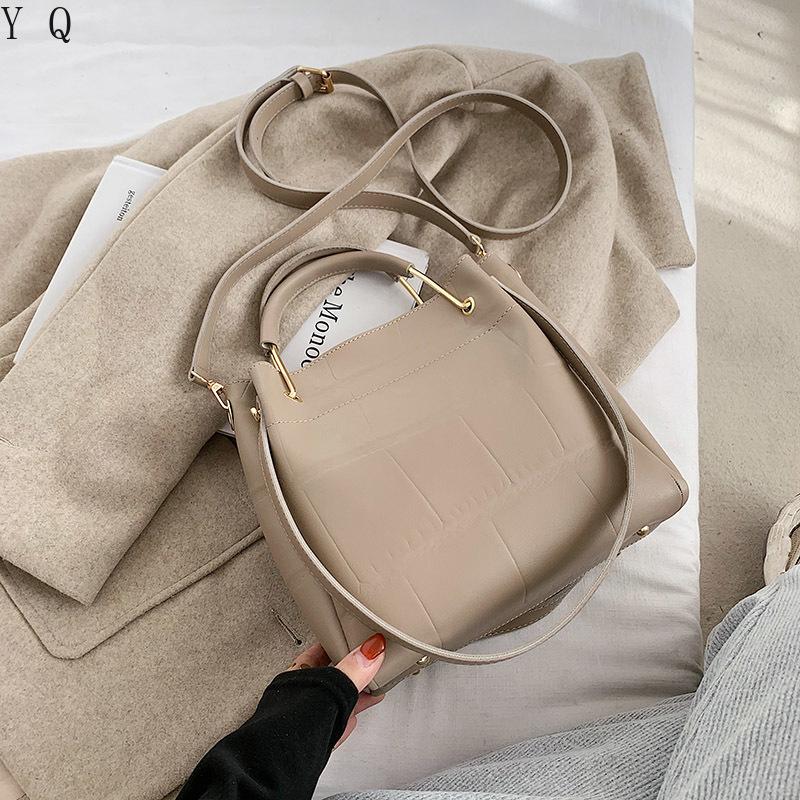 Retro shoulder bag 2021 winter new handbag pure color PU ladies bag casual messenger daily shopping big, Black
Retro shoulder bag 2021 winter new handbag pure color PU ladies bag casual messenger daily shopping big, Black