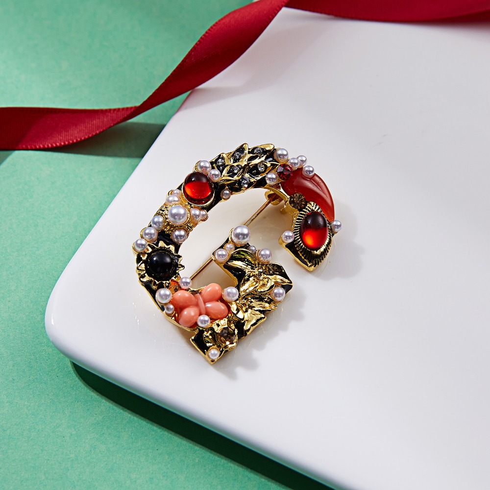 Exquisite Letter G Shape Pearl Brooch Pins Golden Color Brooch For Women Fashion Brooches Dress Clothes Accessories Banquet Gift