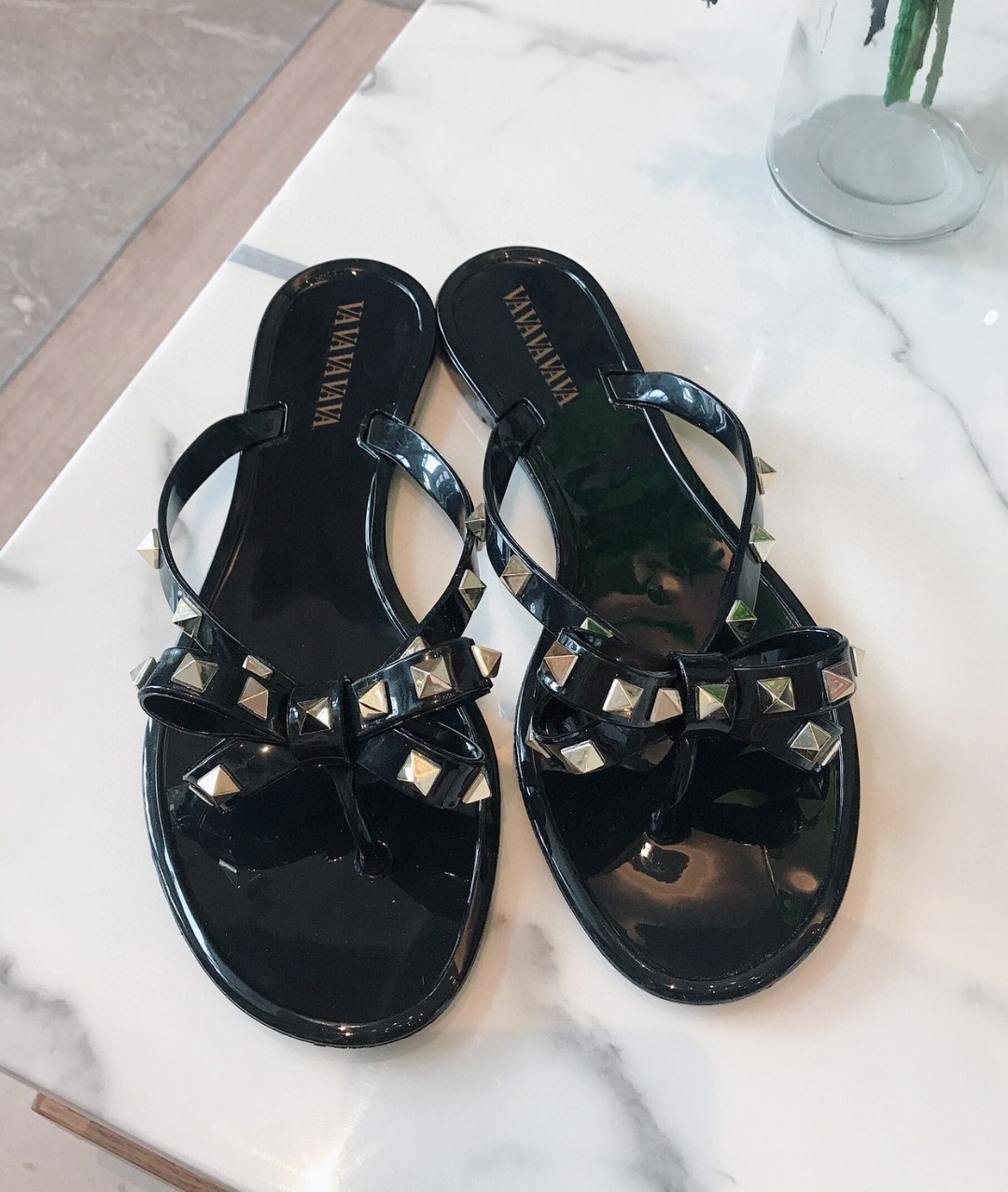 Fashion Woman Slippers Rivets Jelly Sandals Slides Bowtie for Girls Flip Flops Designer Letters Printed Slipper 35-41, Black
Fashion Woman Slippers Rivets Jelly Sandals Slides Bowtie for Girls Flip Flops Designer Letters Printed Slipper 35-41, Black