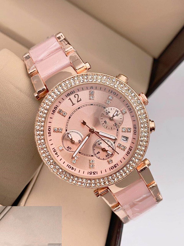 2020 new high quality luxury mens watches Diamond shell quartz watch designer watches MICHAEL brand steel strap montre de luxe best gift, Slivery;brown
2020 new high quality luxury mens watches Diamond shell quartz watch designer watches MICHAEL brand steel strap montre de luxe best gift, Slivery;brown