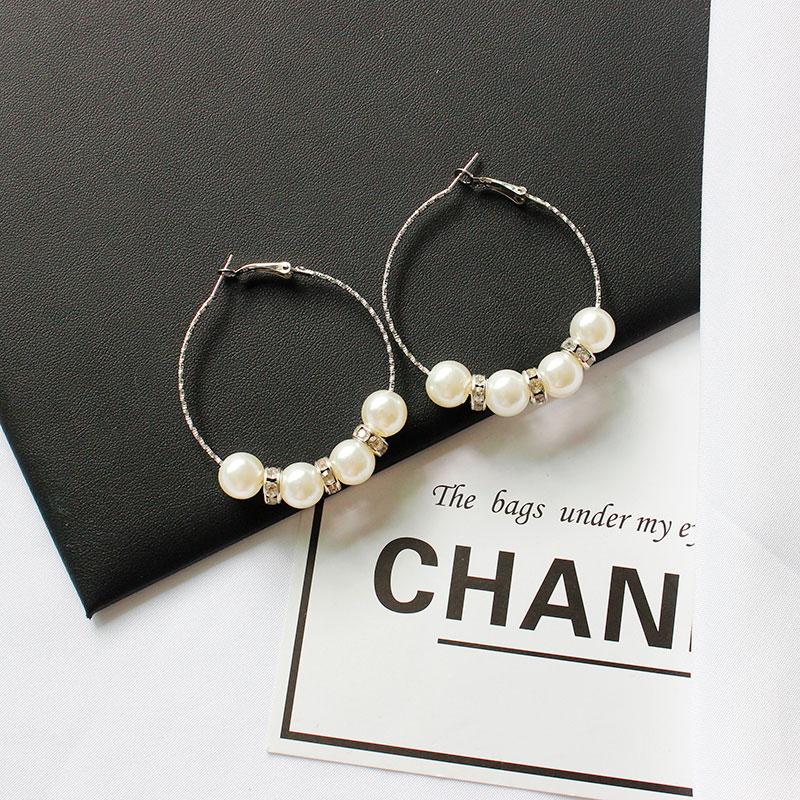 F&U Pearl Hoop Earrings Women Fashion Big Circle Earring Women Statement Earrings Party Wedding
F&U Pearl Hoop Earrings Women Fashion Big Circle Earring Women Statement Earrings Party Wedding