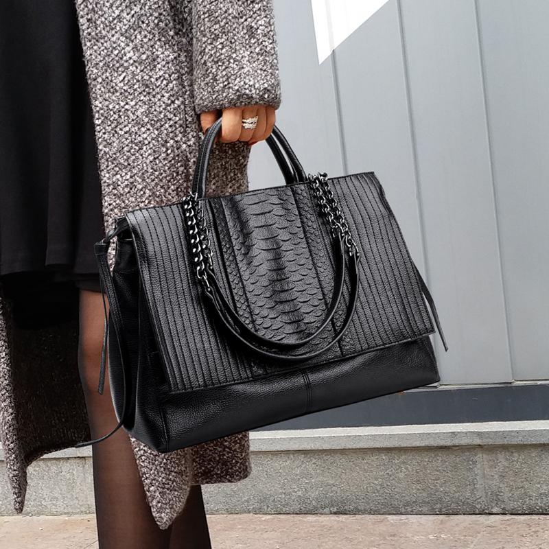 Chain Genuine Leather Bag One-shoulder Portable Large Capacity Tote Bags for Women 2021 High-quality Simple Shopping Tote Bag, Black
Chain Genuine Leather Bag One-shoulder Portable Large Capacity Tote Bags for Women 2021 High-quality Simple Shopping Tote Bag, Black