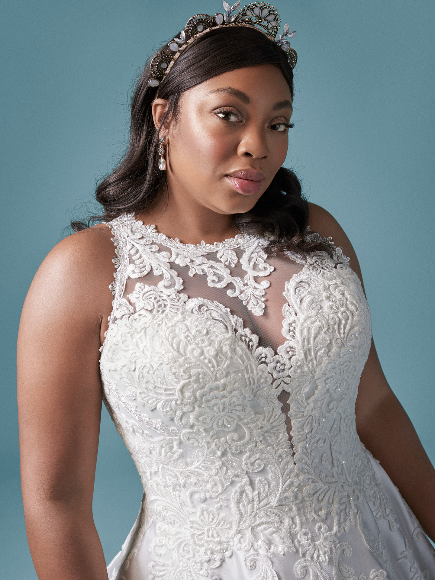 Plus Size Graceful Lace Appliqued Wedding Dresses Sheer Jewel Neck A Line Sequined Bridal Gowns Sweep Train Satin Robe De Marie
