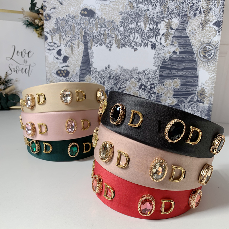 Luxury Designer Jewelry Hairbands Headwear Women Fashion Classic Hairband Girls Brand Elastic Hair Bands Sports Fitness Head Wear Head Warp
Luxury Designer Jewelry Hairbands Headwear Women Fashion Classic Hairband Girls Brand Elastic Hair Bands Sports Fitness Head Wear Head Warp