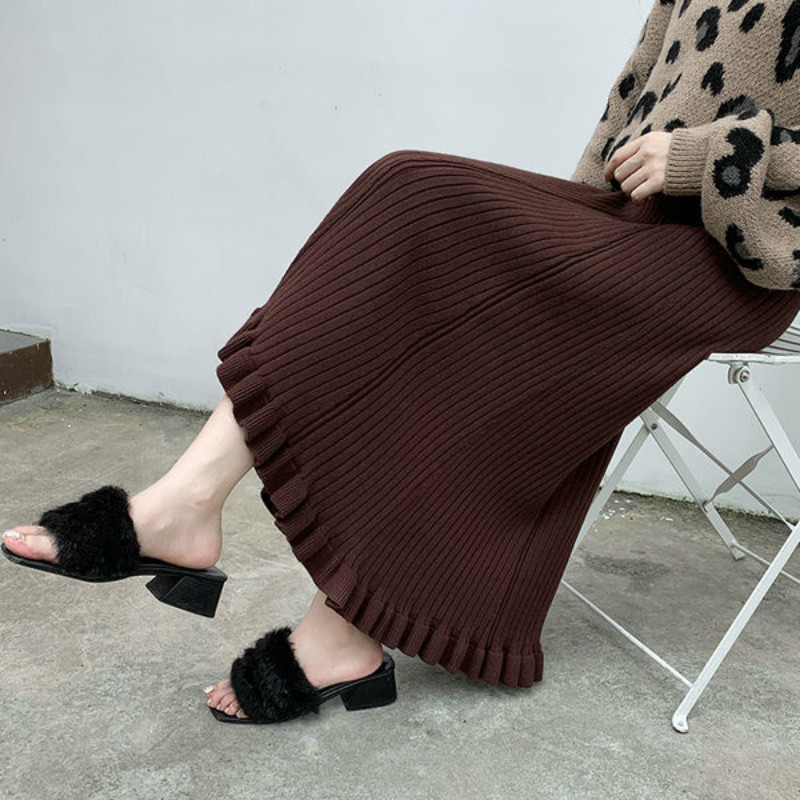2021 New female sweater spring fall midi skirts with knitted or crocheted high-waist elegant jupe skirt plus size 4xl y308 51BE, Dark brown.
2021 New female sweater spring fall midi skirts with knitted or crocheted high-waist elegant jupe skirt plus size 4xl y308 51BE, Dark brown.