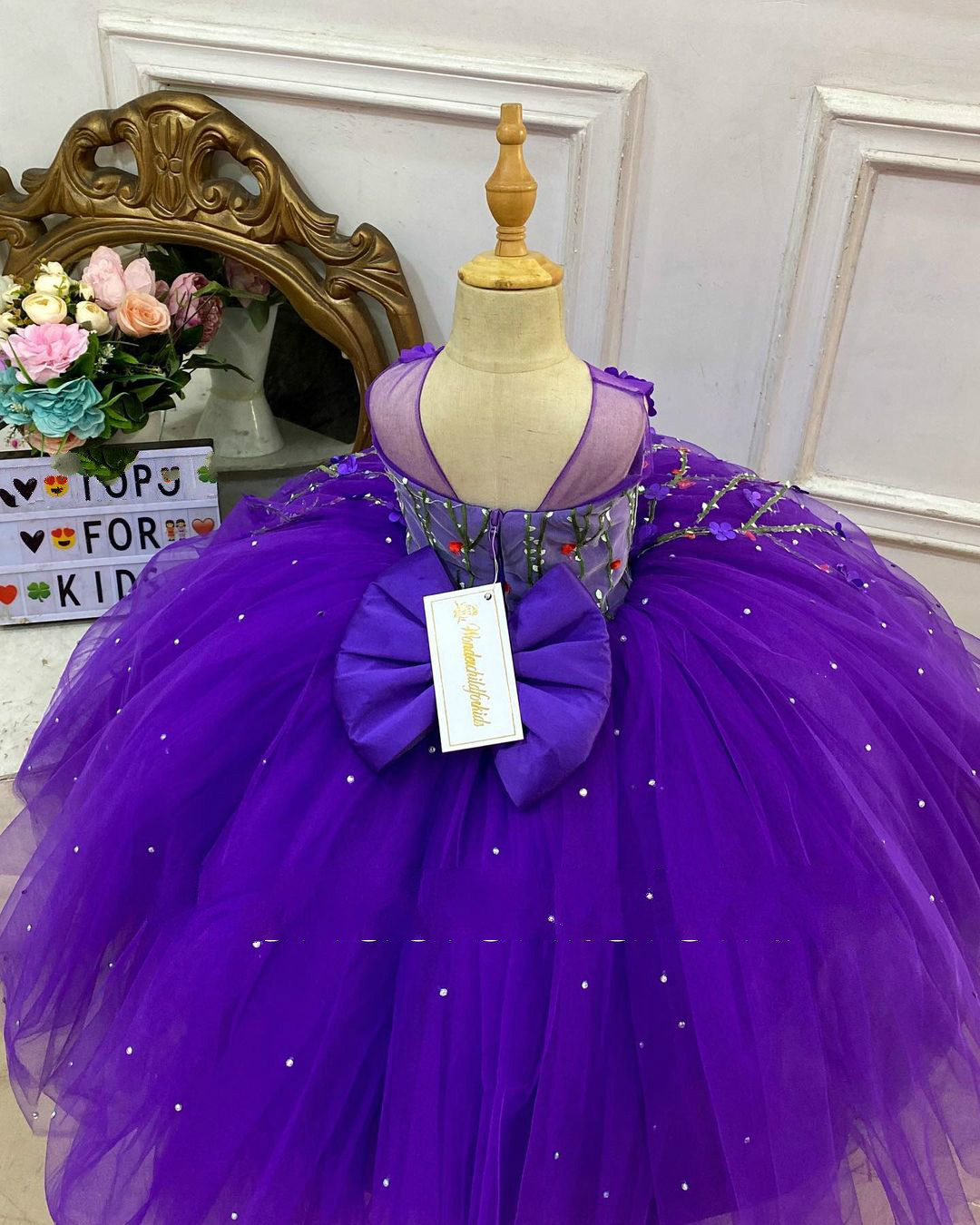 Sheer Neck Beaded 2021 Flower Girl Dresses Hand Made Flowers Little Girl Wedding Dresses Cheap Communion Pageant Dresses Gowns ZJ635