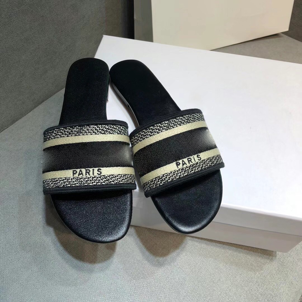 Designer Women Slippers Embroidered Sandals Floral Brocade Fashion Flip-Flops Striped Beach Genuine Leather Dazzling Flowers Slippwe With Box, Blue
Designer Women Slippers Embroidered Sandals Floral Brocade Fashion Flip-Flops Striped Beach Genuine Leather Dazzling Flowers Slippwe With Box, Blue
