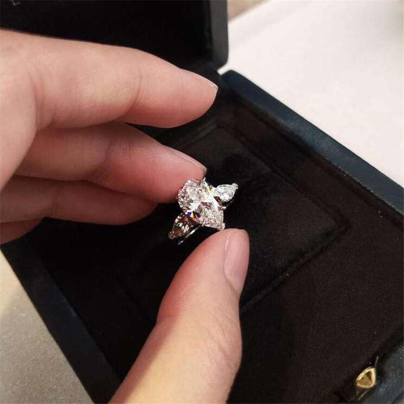 Ins Top Sell Sparkling Large Diamond Ring Luxury Jewelry 925 Sterling Silver Water Drop White Topaz Gemstones Women Wedding Band Ring Gift