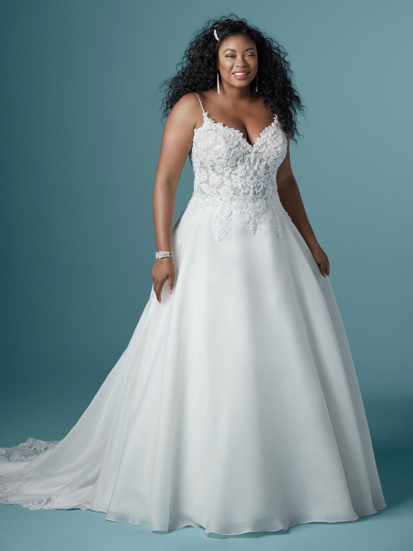 Plus Size White Lace Beaded Wedding Dresses V Neck A Line Bridal Gowns Covered Buttons Back Sweep Train Organza Robe De Marie