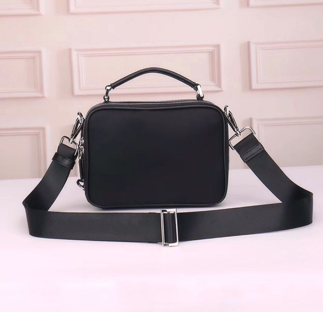 Wholesale Fashion Handbags Men Shoulder Bag for Women Satchel Purse Tote Woman Handbags Chain Purse Messenger Bag Handbags Canvas Purse, Ribbon(not for sale separately)
Wholesale Fashion Handbags Men Shoulder Bag for Women Satchel Purse Tote Woman Handbags Chain Purse Messenger Bag Handbags Canvas Purse, Ribbon(not for sale separately)
