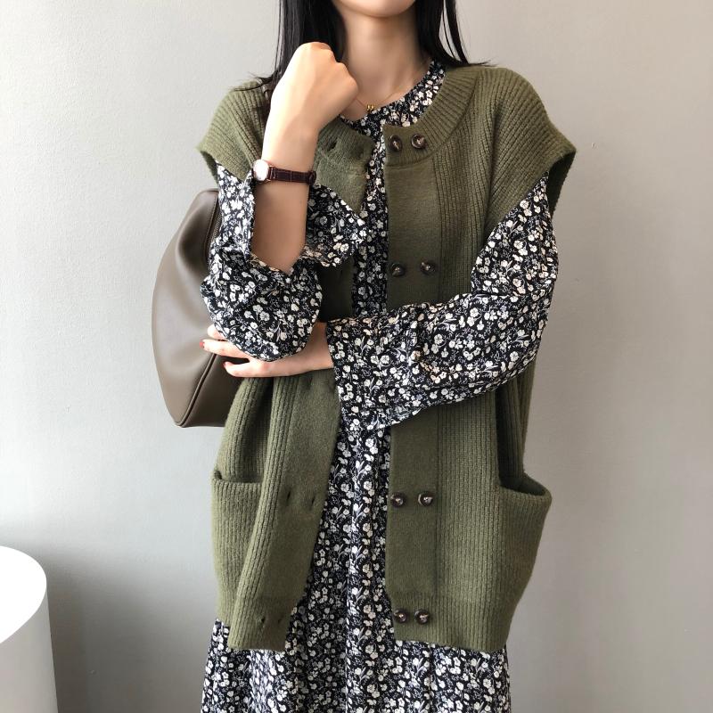 South Korean version of the round collar single breasted 6-color cardigan 2020 new autumn loose-fitting vest coat, sleeveless kn, Beige
South Korean version of the round collar single breasted 6-color cardigan 2020 new autumn loose-fitting vest coat, sleeveless kn, Beige